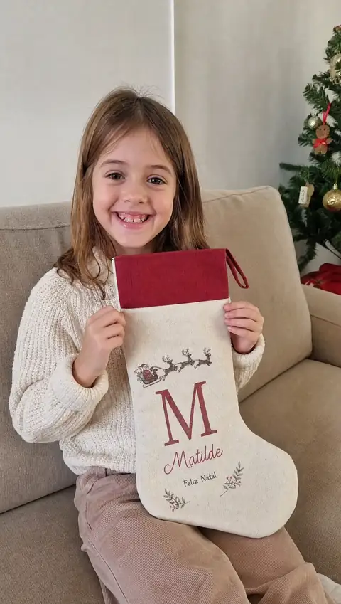 Matilde com a sua meia de Natal personalizada